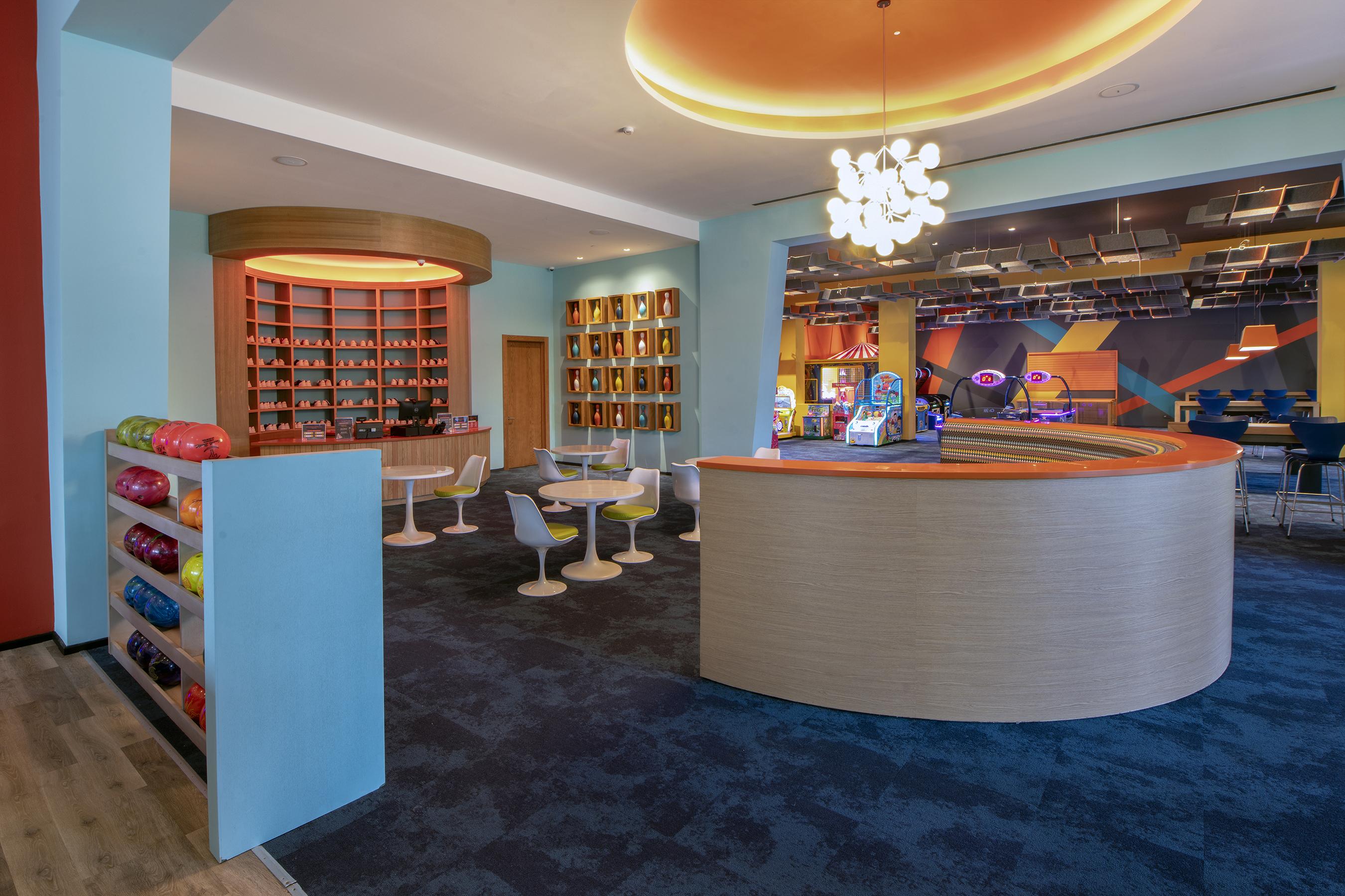 Lopesan Costa Bavaro Resort, Spa & Casino Punta Cana Exterior foto The interior of the hotel's bowling alley