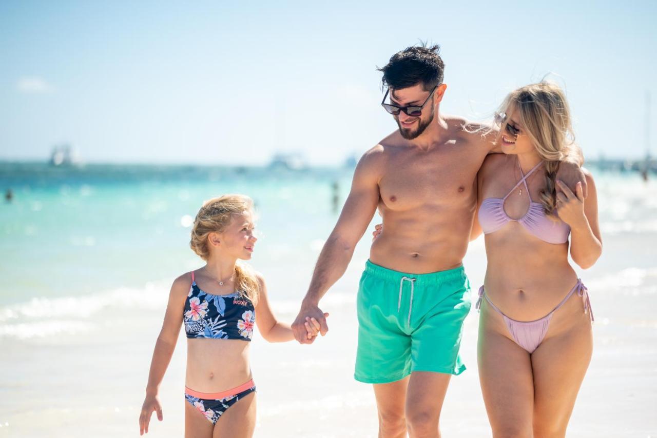 Lopesan Costa Bavaro Resort, Spa & Casino Punta Cana Exterior foto Family on the beach