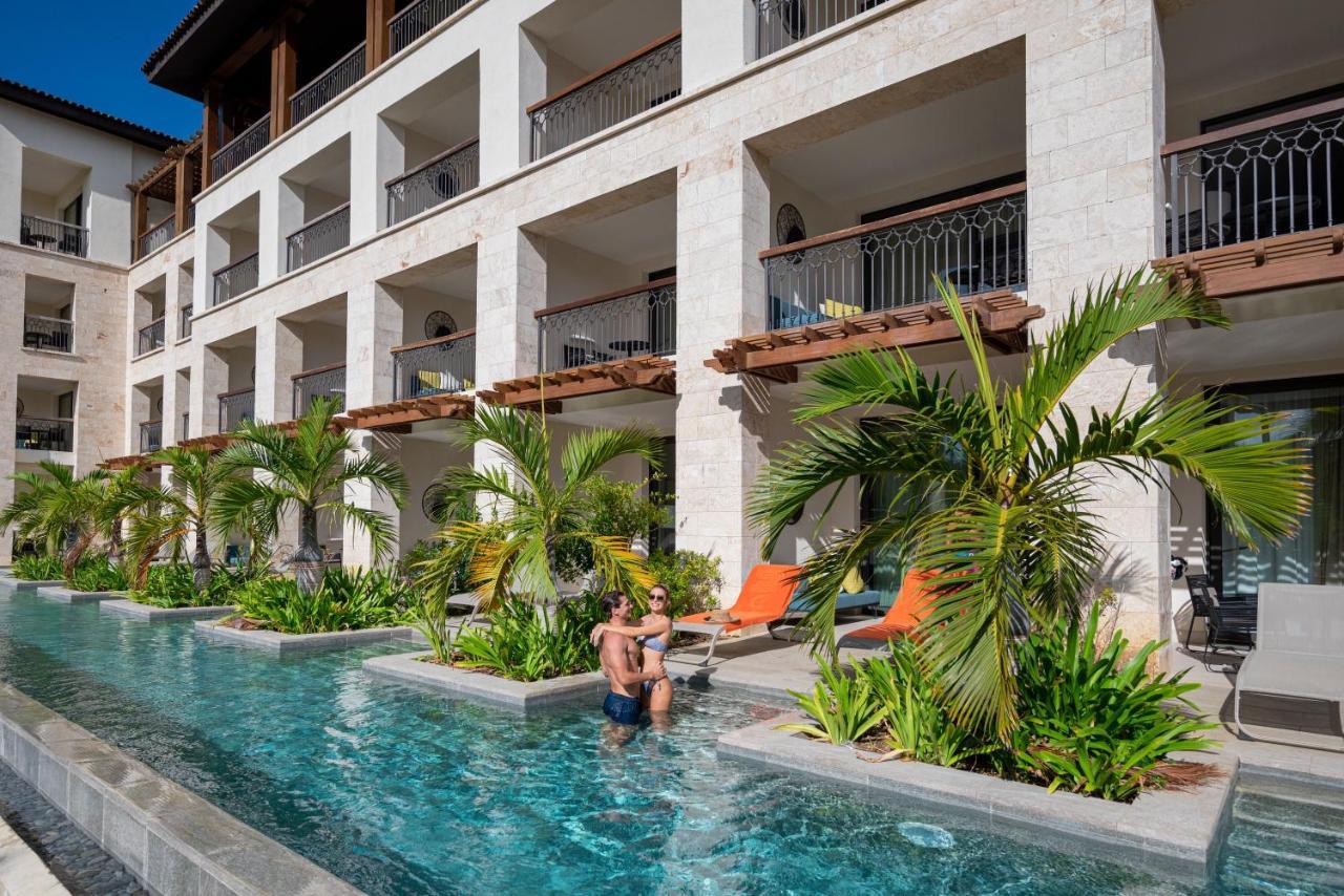 Lopesan Costa Bavaro Resort, Spa & Casino Punta Cana Exterior foto A swim-up room at Sandals South Coast