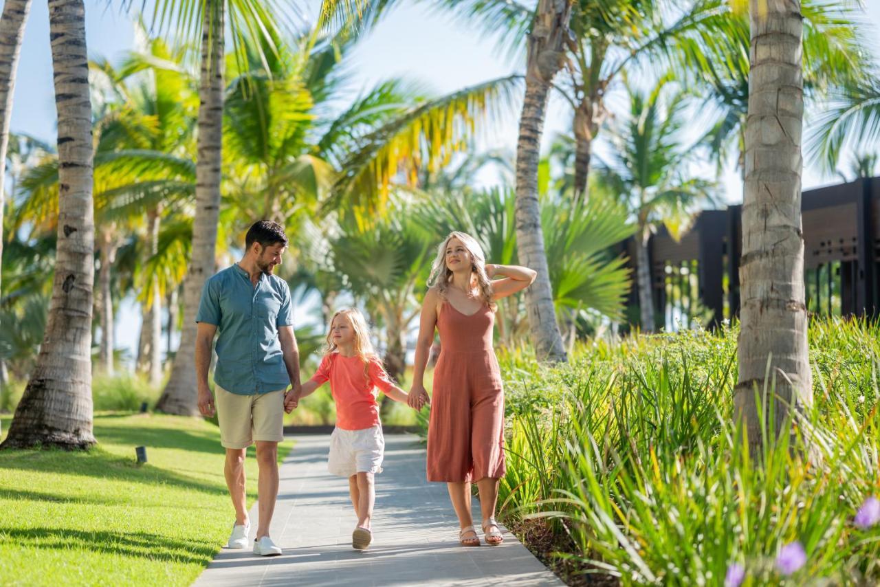 Lopesan Costa Bavaro Resort, Spa & Casino Punta Cana Exterior foto Family at the resort