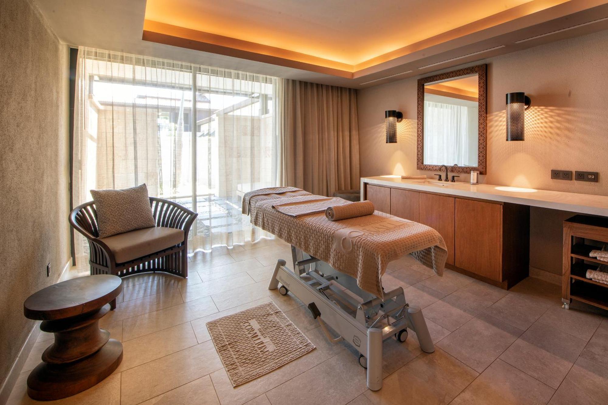 Lopesan Costa Bavaro Resort, Spa & Casino Punta Cana Exterior foto A treatment room at the spa