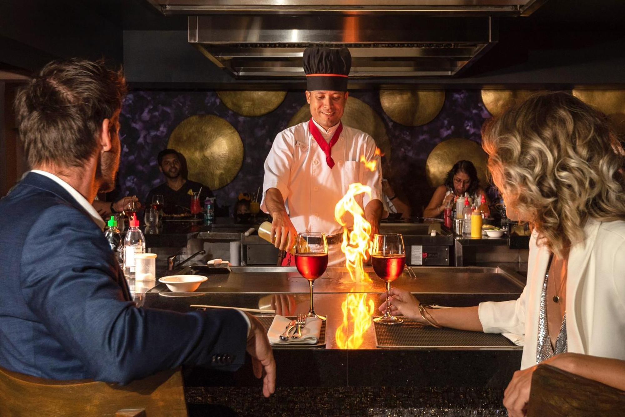 Lopesan Costa Bavaro Resort, Spa & Casino Punta Cana Exterior foto Chef preparing food at the restaurant