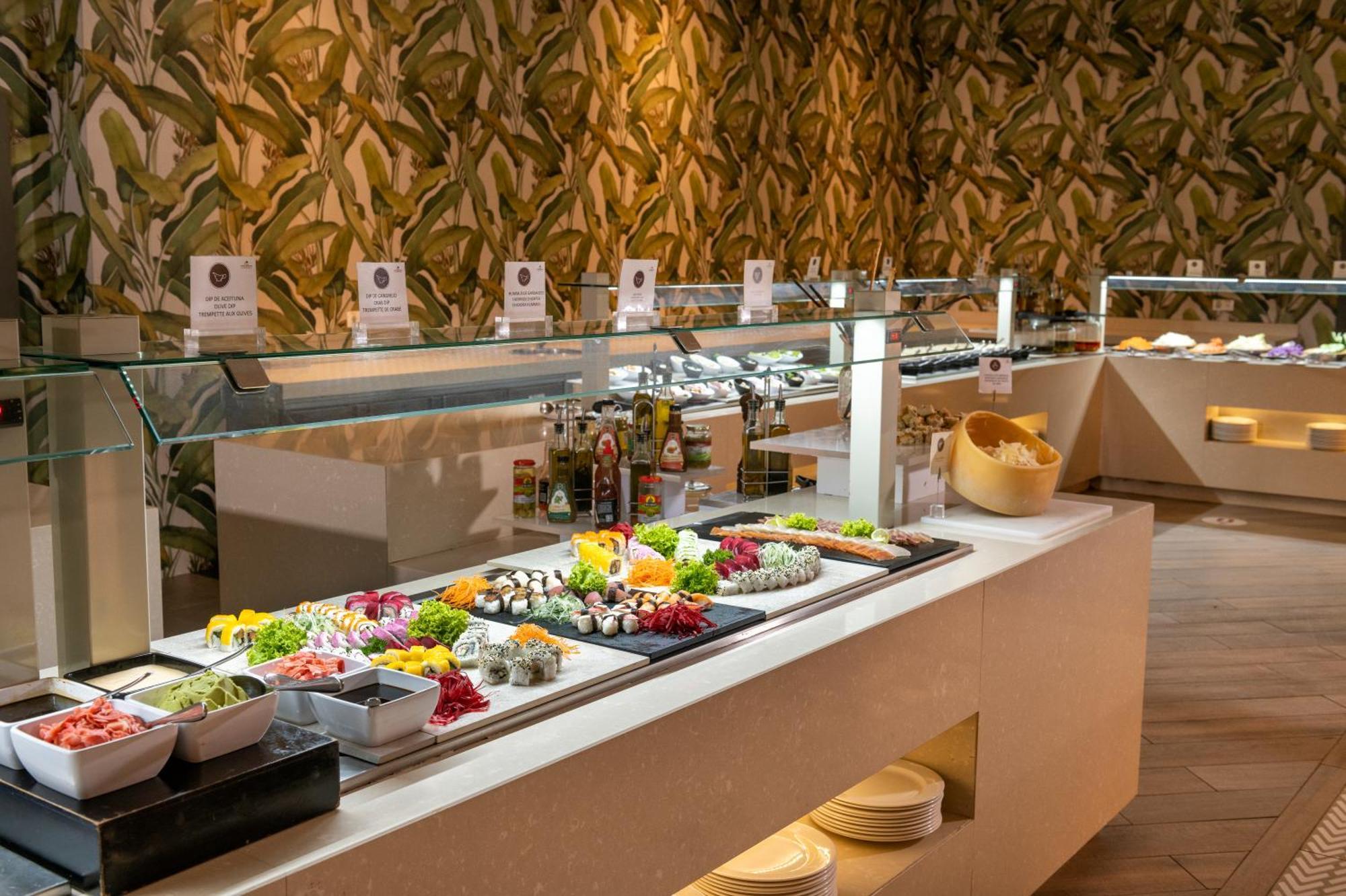 Lopesan Costa Bavaro Resort, Spa & Casino Punta Cana Exterior foto A salad bar